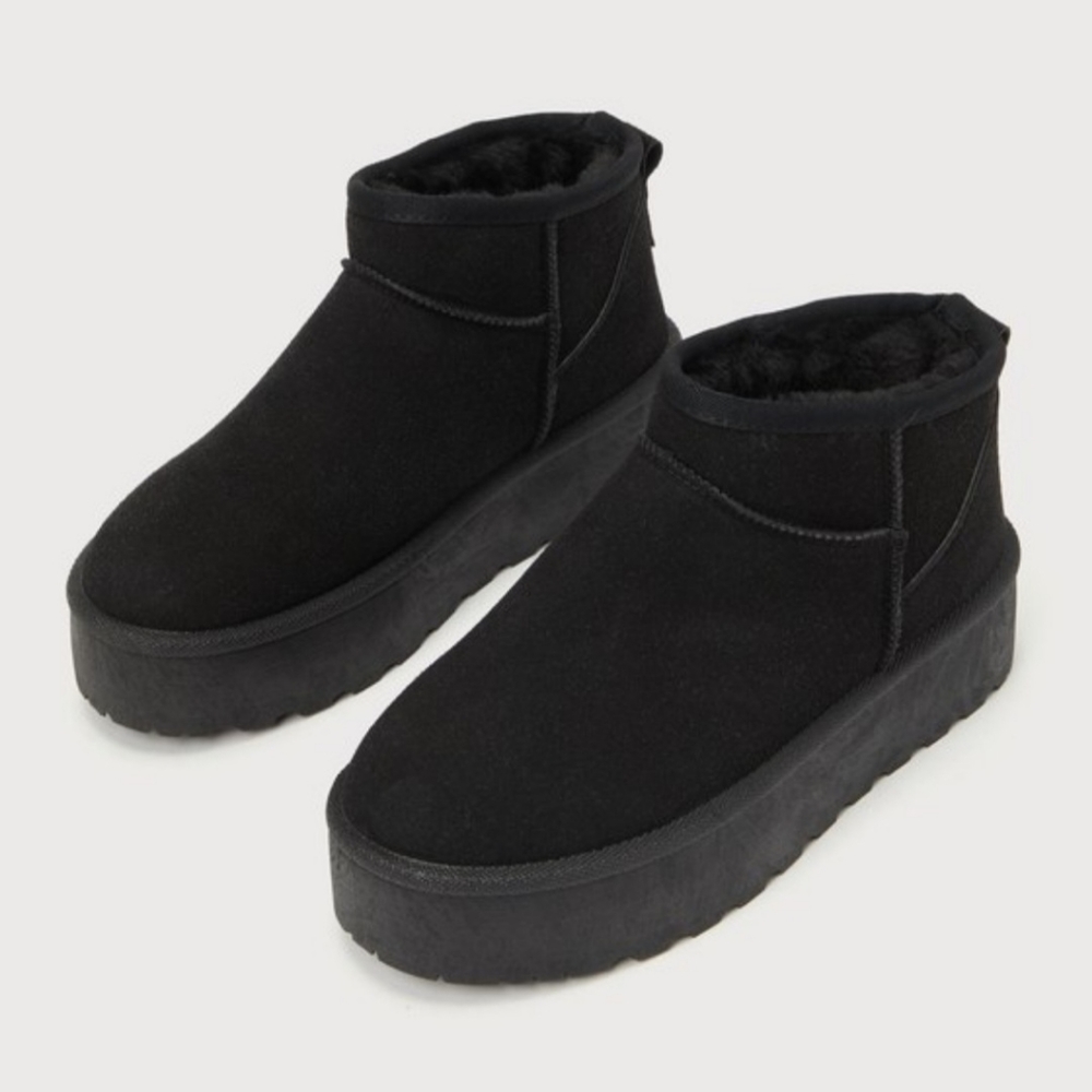 Lulu's Priella Black Suede Faux Fur-Lined Platform Ankle Booties. Size 10